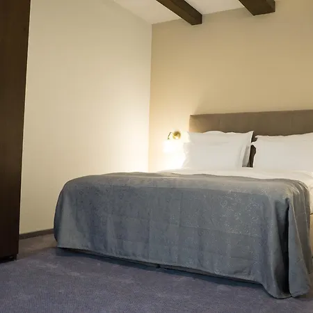 Nest 3*