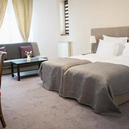 Hotell Nest 3*